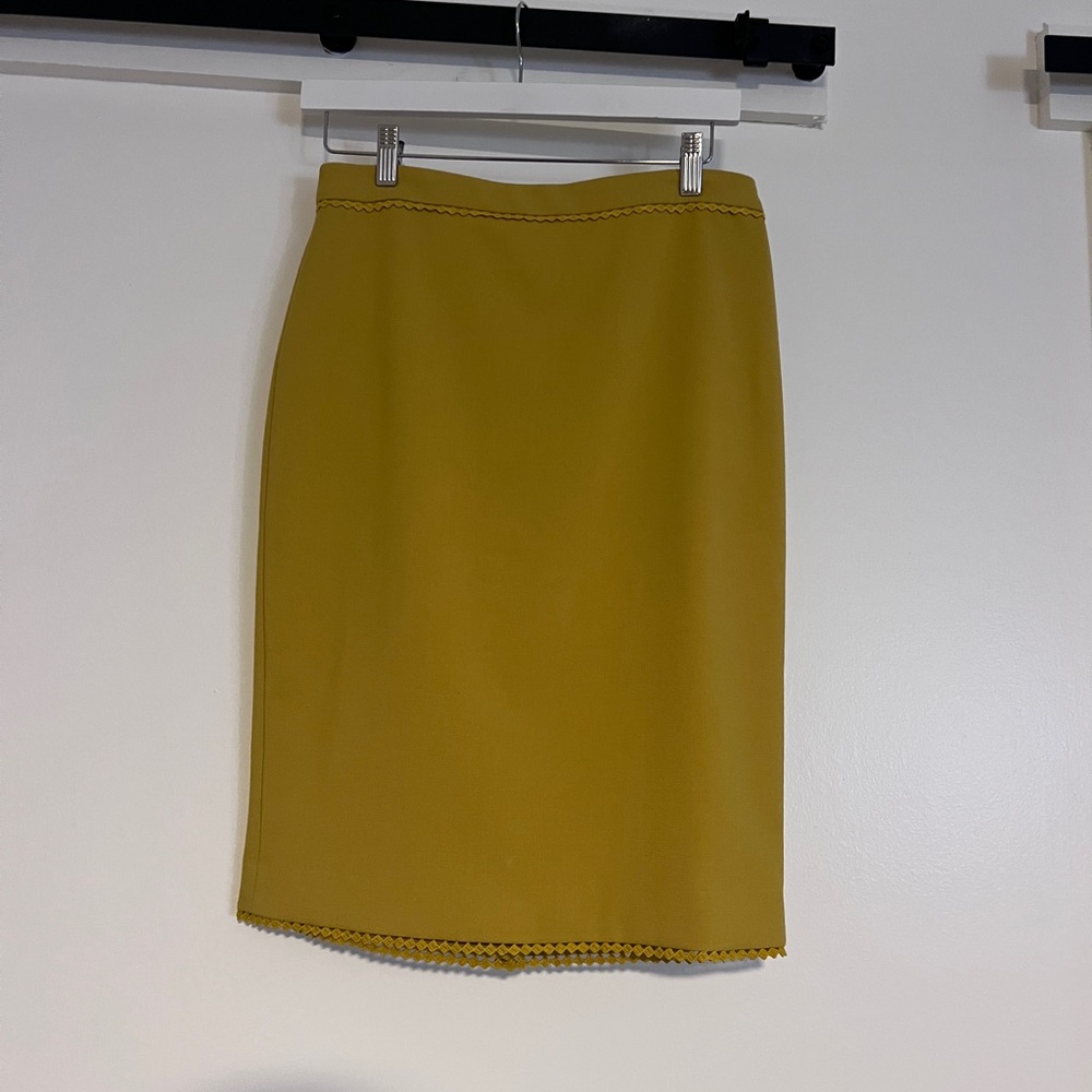Ann Taylor Mustard Pencil Skirt Sz 4 NWT
